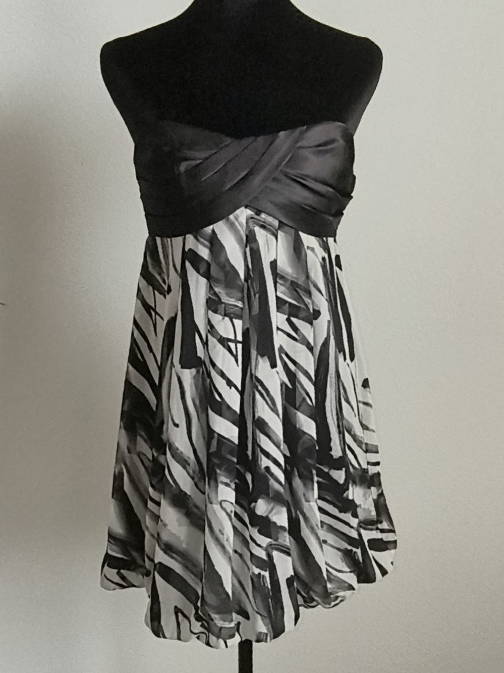 Forever 21 Black and White Strapless Printed Cocktail Top Size M
